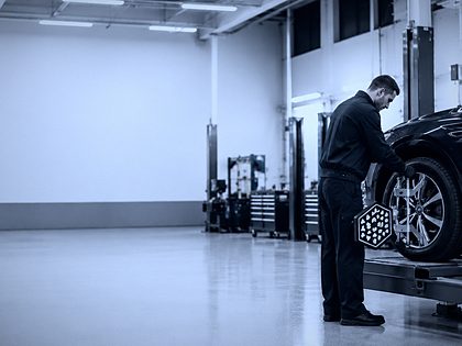 Revisión periódica de un vehículo en Automoción Remeca